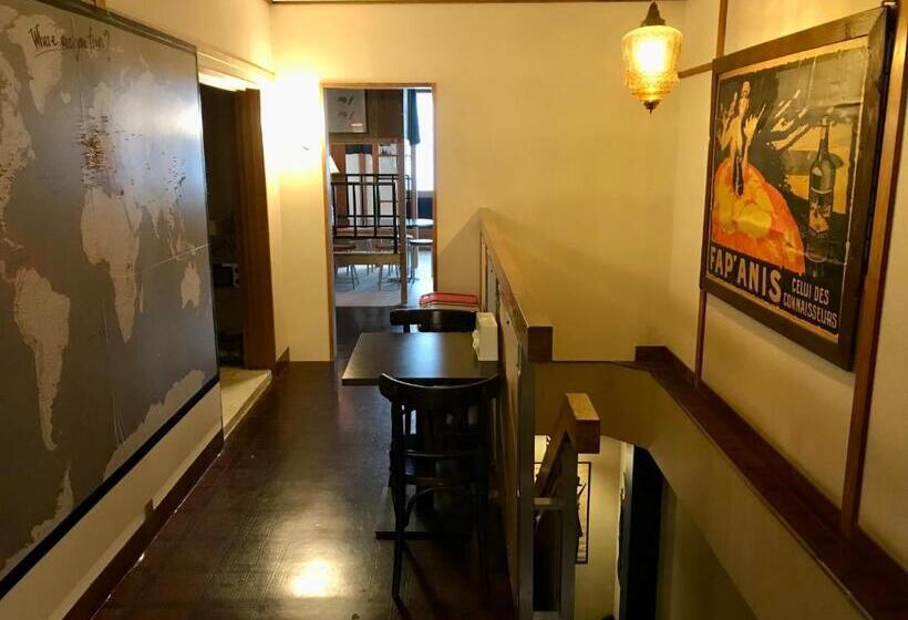 Django Hostel & Lounge