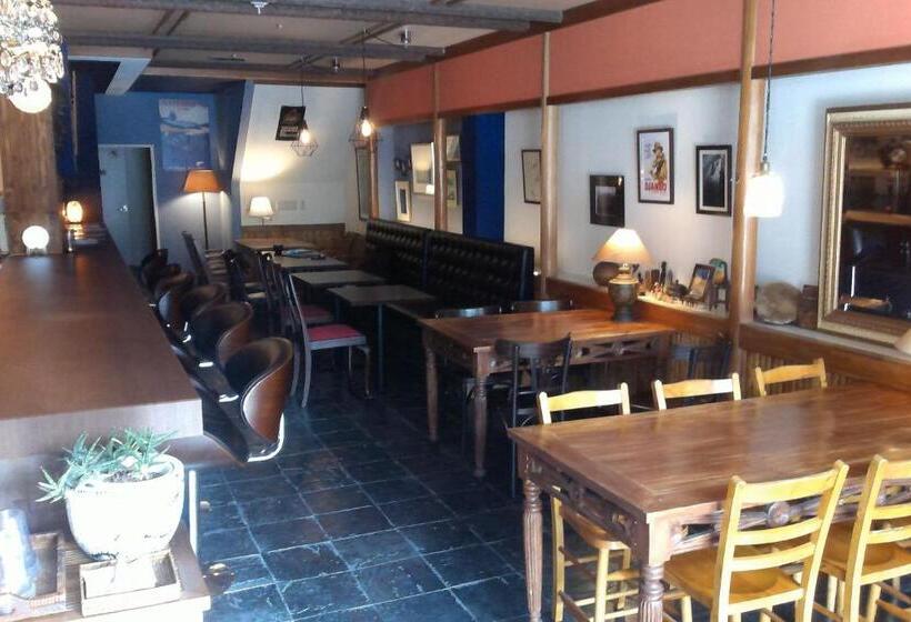 Django Hostel & Lounge