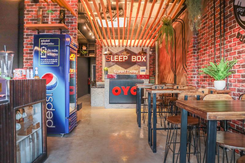 מלון כמוסות Sleepbox Hostel Suratthani