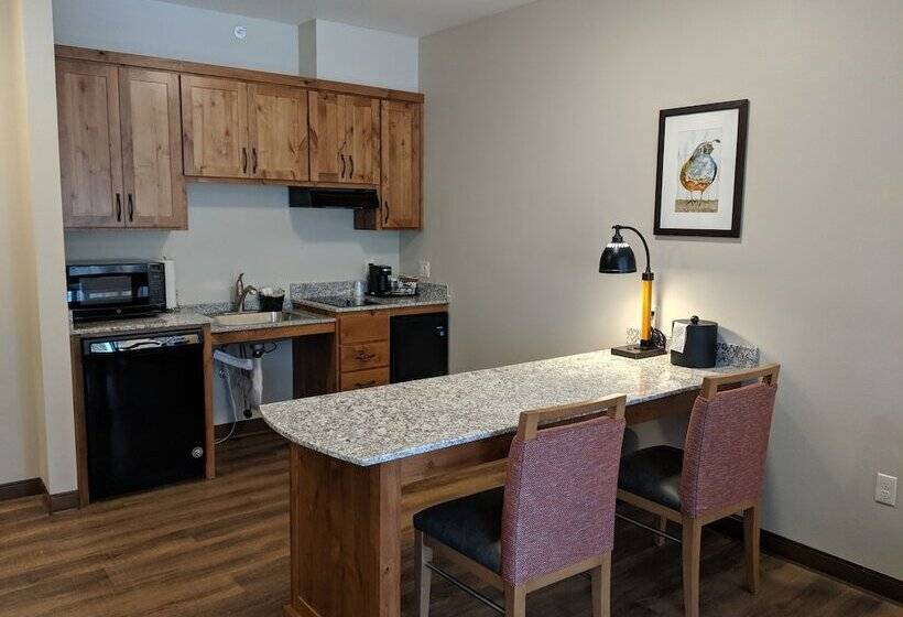 Grandstay Hotel & Suites