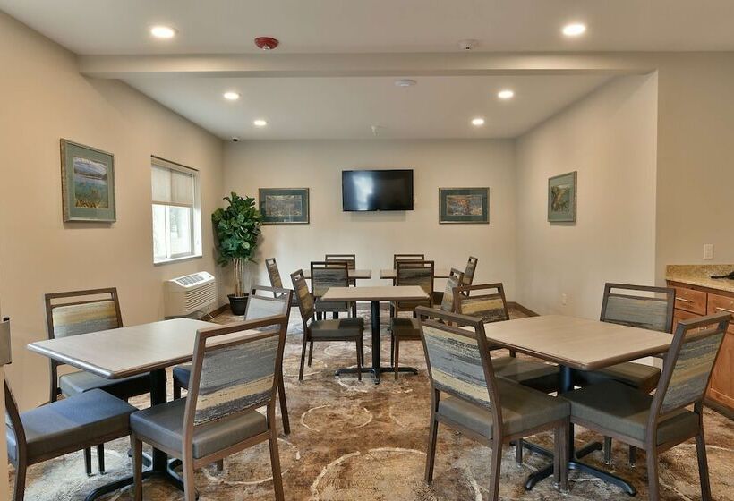 Grandstay Hotel & Suites