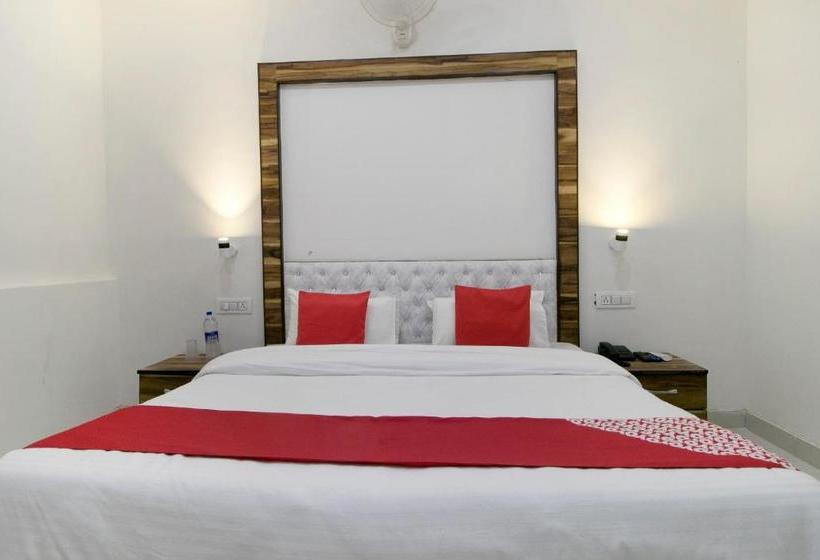 فندق Oyo 37441 Crown Resorts