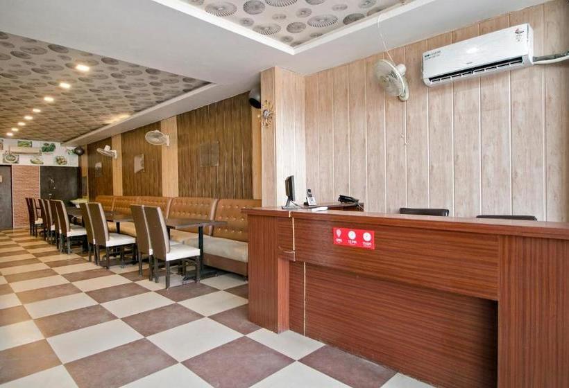 فندق Oyo 37441 Crown Resorts