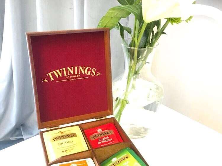 Отель Rand Club Suites