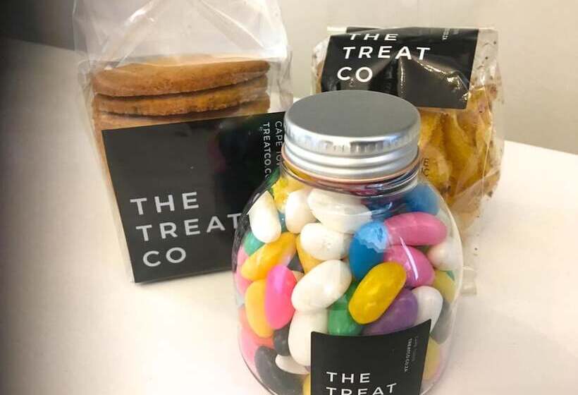 Отель Rand Club Suites