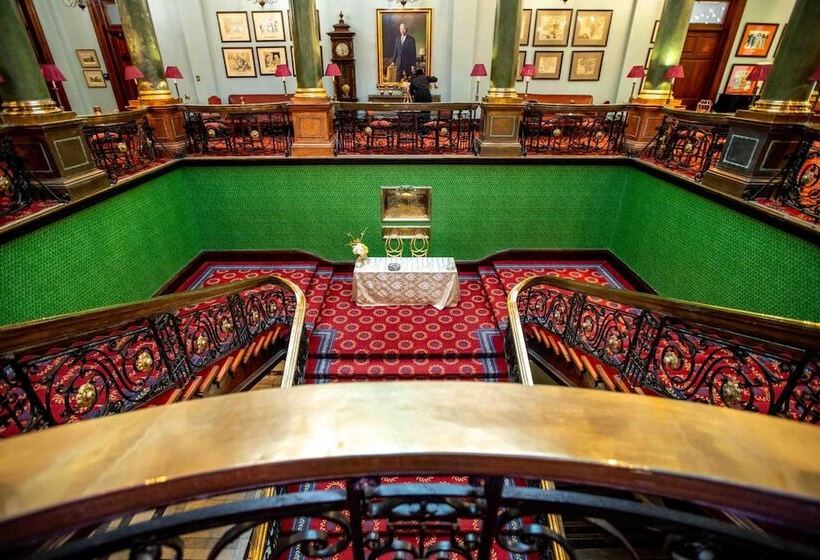 Отель Rand Club Suites