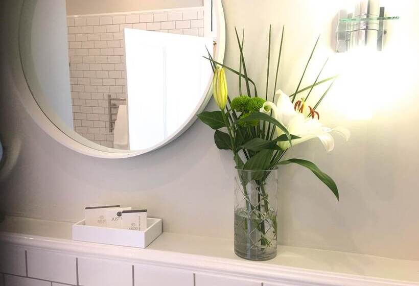 Отель Rand Club Suites