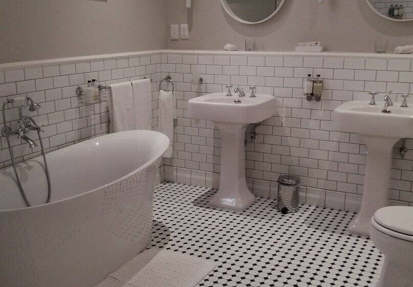 Отель Rand Club Suites