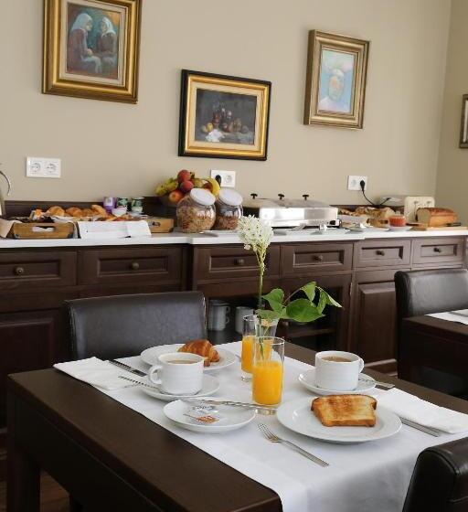 بنسيون Vía Xix