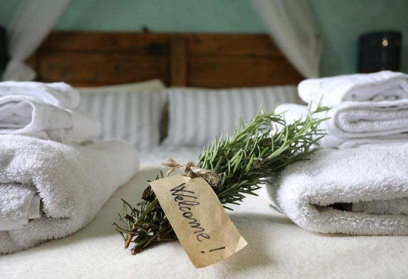 تختخواب و صبحانه Tra I Campi Di Papaveri