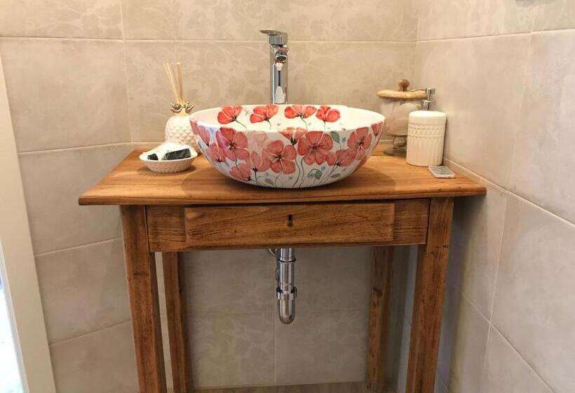 تختخواب و صبحانه Tra I Campi Di Papaveri