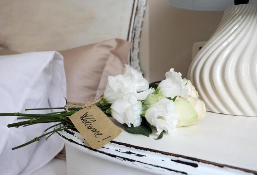 تختخواب و صبحانه Tra I Campi Di Papaveri