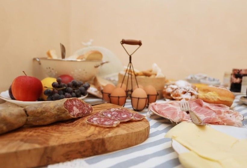 تختخواب و صبحانه Tra I Campi Di Papaveri