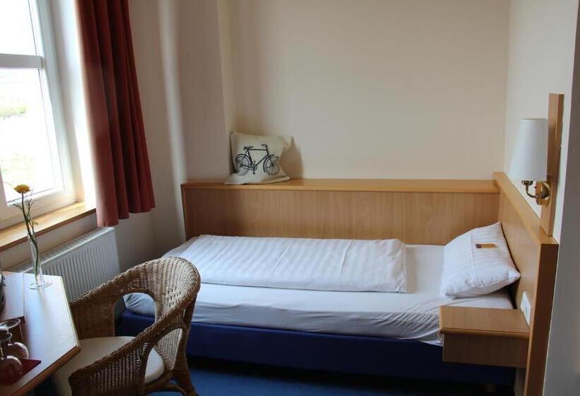 בית מלון כפרי Gästehaus & Café Leeze