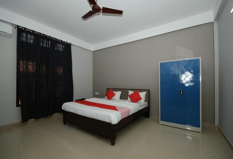 בית מלון כפרי Oyo 28735  Gateway Tezpur