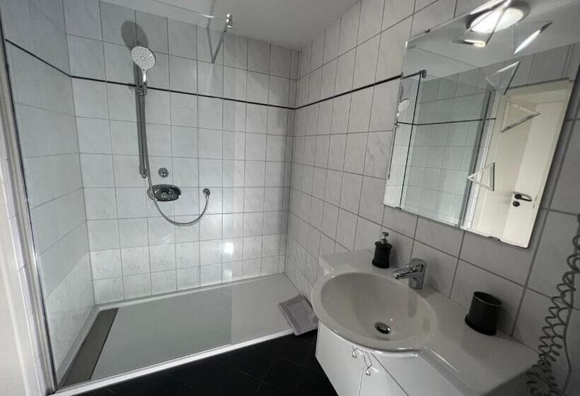 فندق Restaurant Zum Landmann