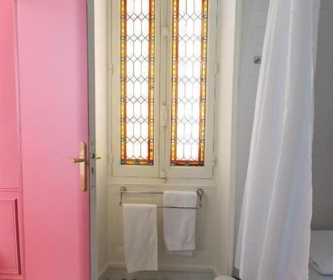 פנסיון De L'anglais, Guesthouse