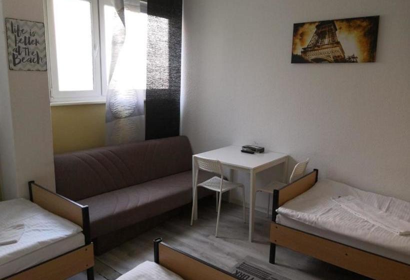 پانسیون Monteurzimmer Zentrum