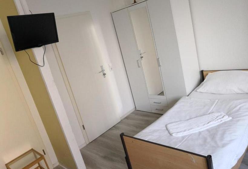 펜션 Monteurzimmer Zentrum