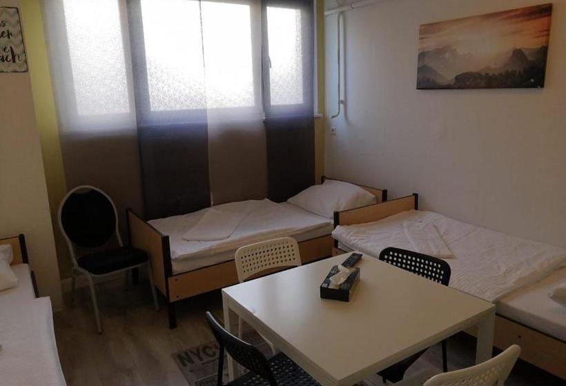 펜션 Monteurzimmer Zentrum