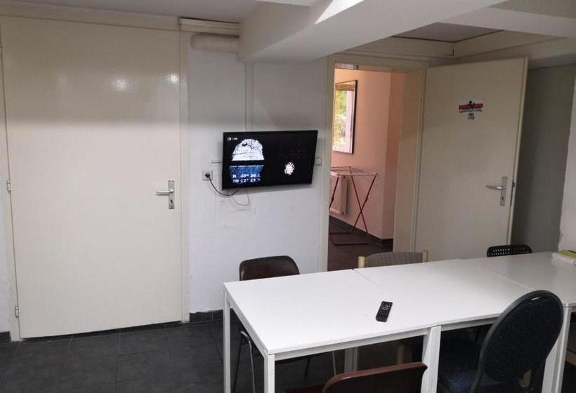 펜션 Monteurzimmer Zentrum