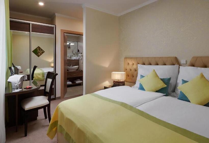 Отель Honour And Grace