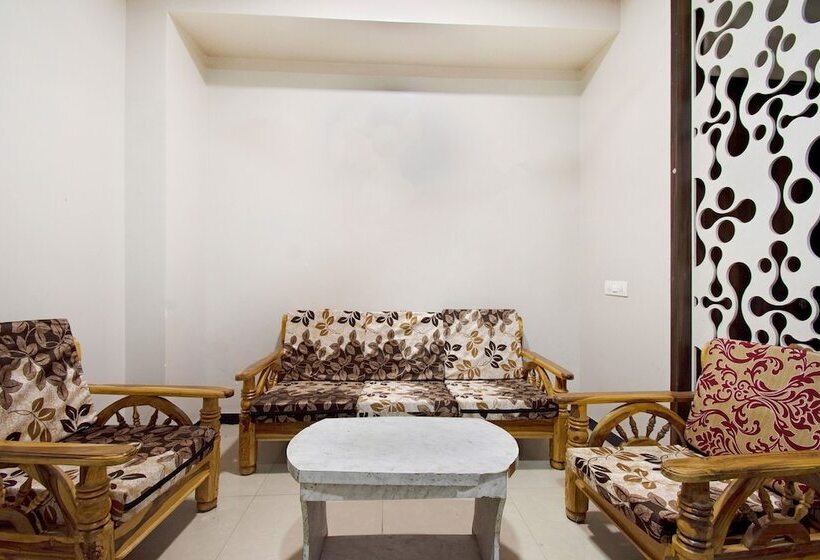 בית מלון כפרי Oyo 39761 Mayura