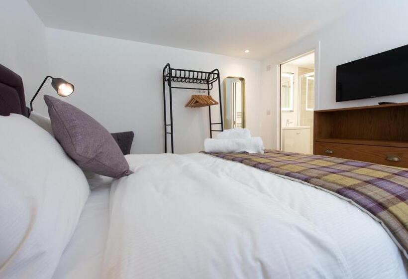 בית מלון כפרי The Withies Inn