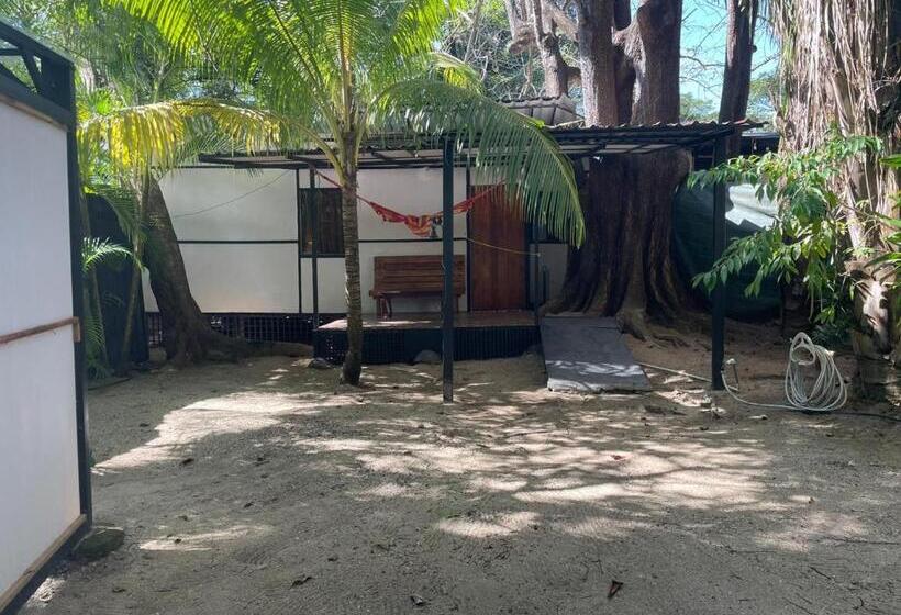 הוסטל Beach Cabinas