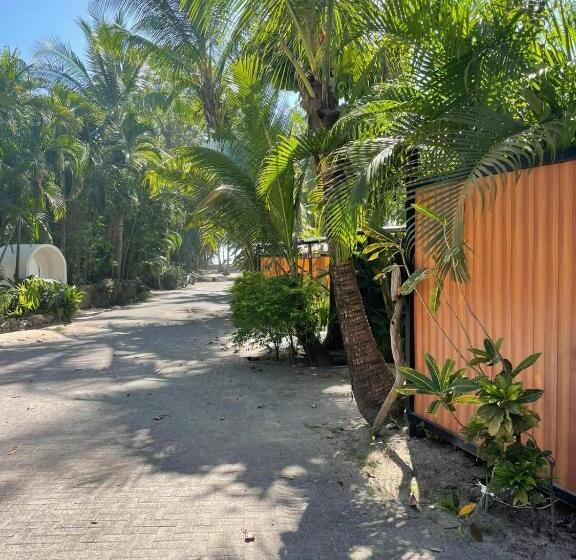 הוסטל Beach Cabinas