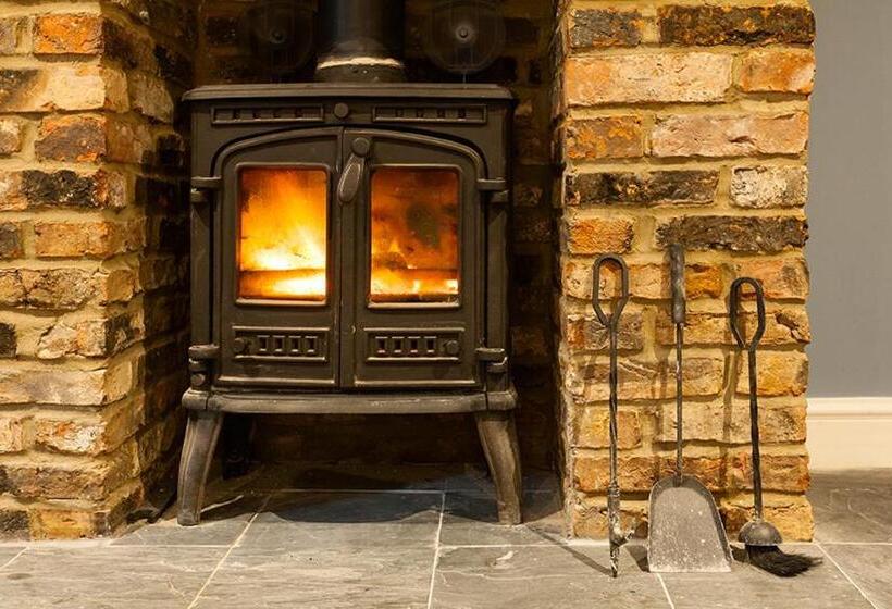 Общежитие Nelthorpe Arms