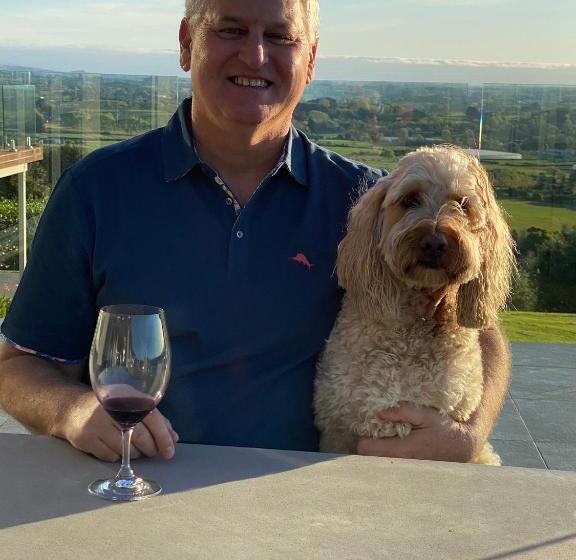 تختخواب و صبحانه Quail Lodge