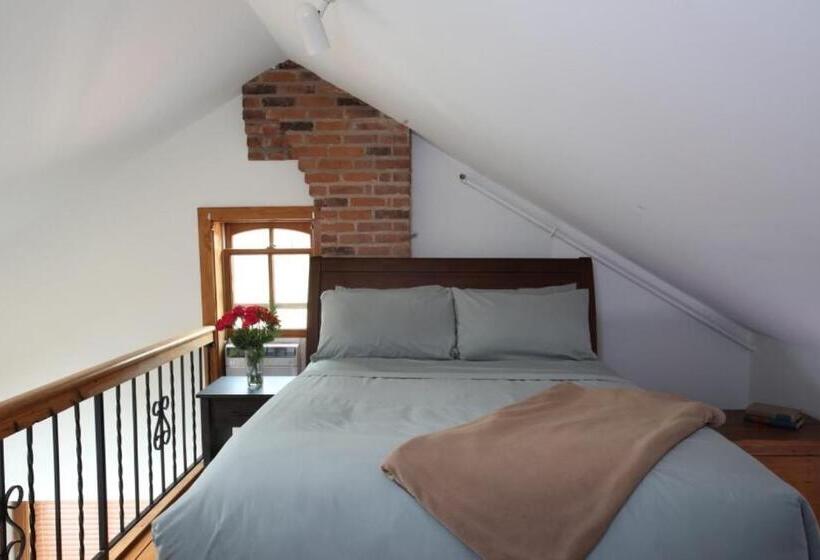 ベッドアンドブレックファースト Riverboat Suites