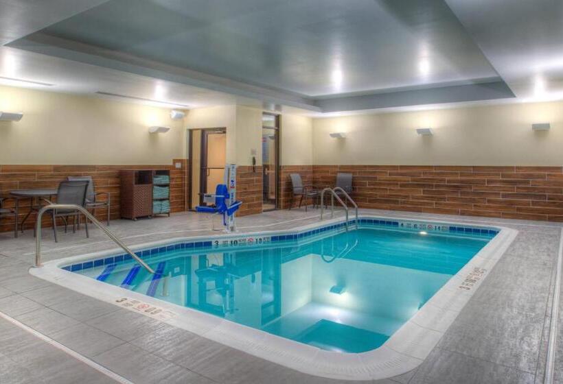 Отель Fairfield Inn & Suites By Marriott Canton