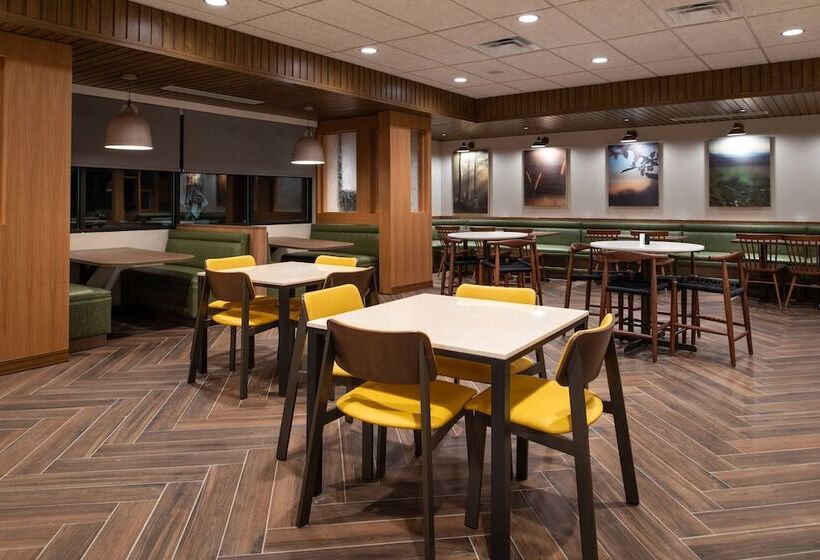 Отель Fairfield Inn & Suites By Marriott Canton