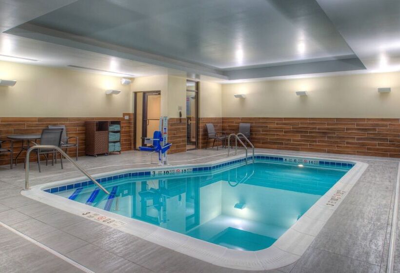 Отель Fairfield Inn & Suites By Marriott Canton