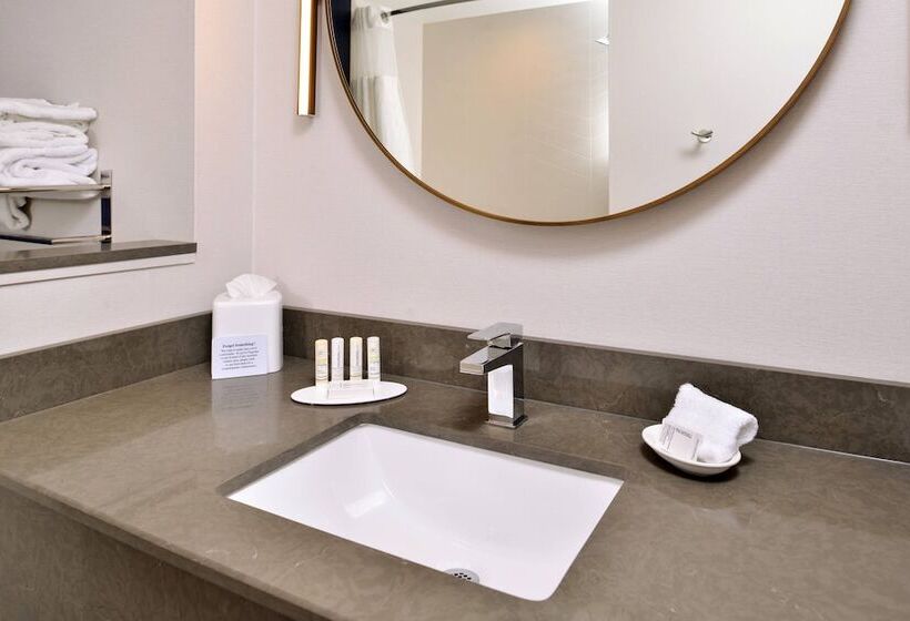 Отель Fairfield Inn & Suites By Marriott Canton