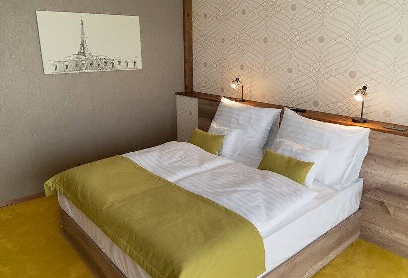 فندق Kristály Konferencia & Wellness