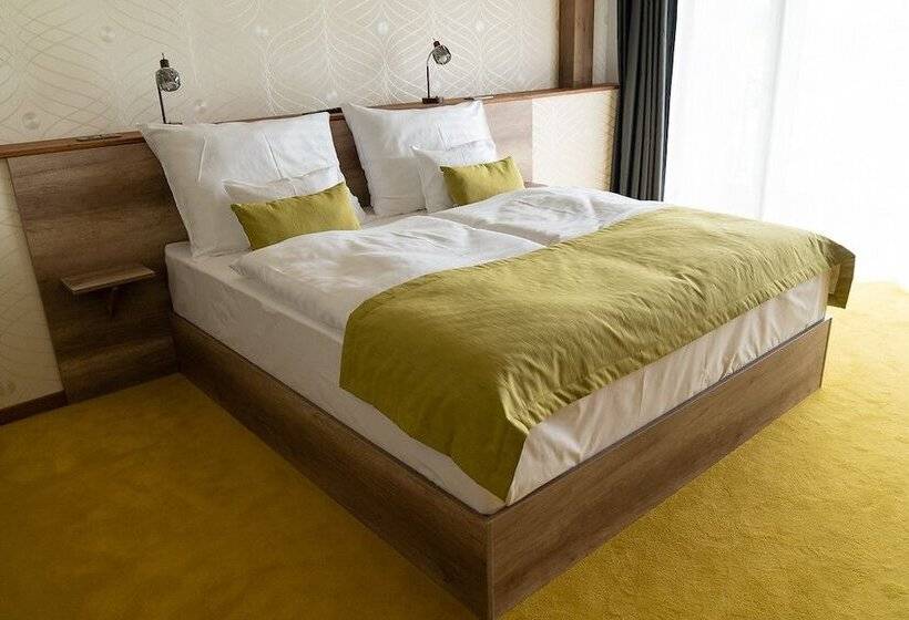 فندق Kristály Konferencia & Wellness