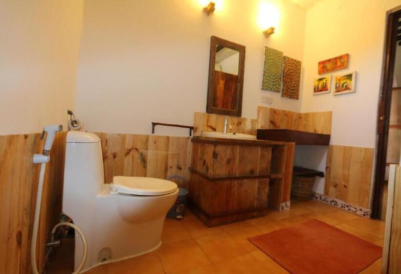 בית מלון כפרי Salama & Mbuyuni Bungalows