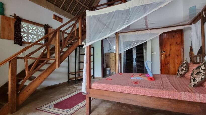 בית מלון כפרי Salama & Mbuyuni Bungalows