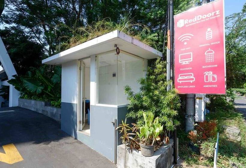 펜션 Reddoorz Apartment Near Exit Toll Colomadu