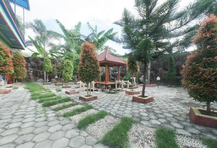 ペンション Reddoorz Syariah Near Mall Roxy Banyuwangi 2