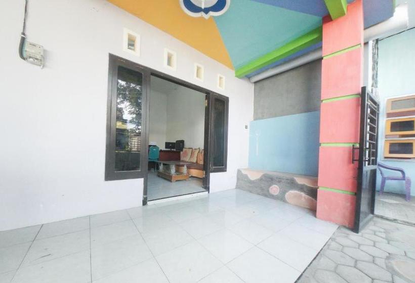 膳宿费 Reddoorz Syariah Near Mall Roxy Banyuwangi 2