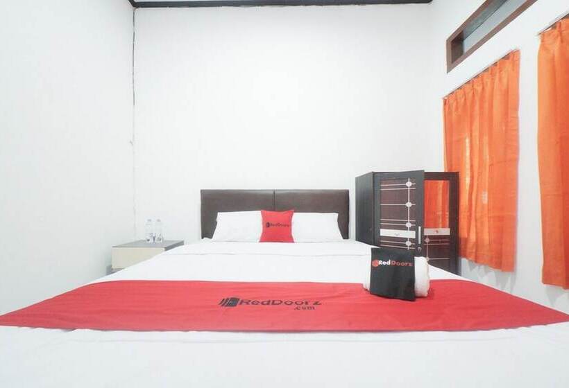 Пансион Reddoorz Syariah Near Mall Roxy Banyuwangi 2