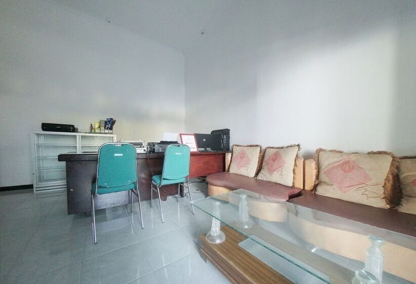 膳宿费 Reddoorz Syariah Near Mall Roxy Banyuwangi 2