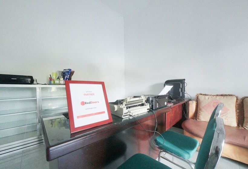 Пансион Reddoorz Syariah Near Mall Roxy Banyuwangi 2