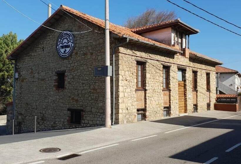 Totora Surf School & House   Hostel