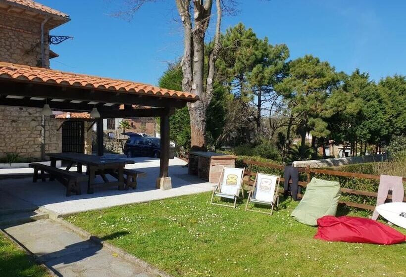 Totora Surf School & House   Hostel