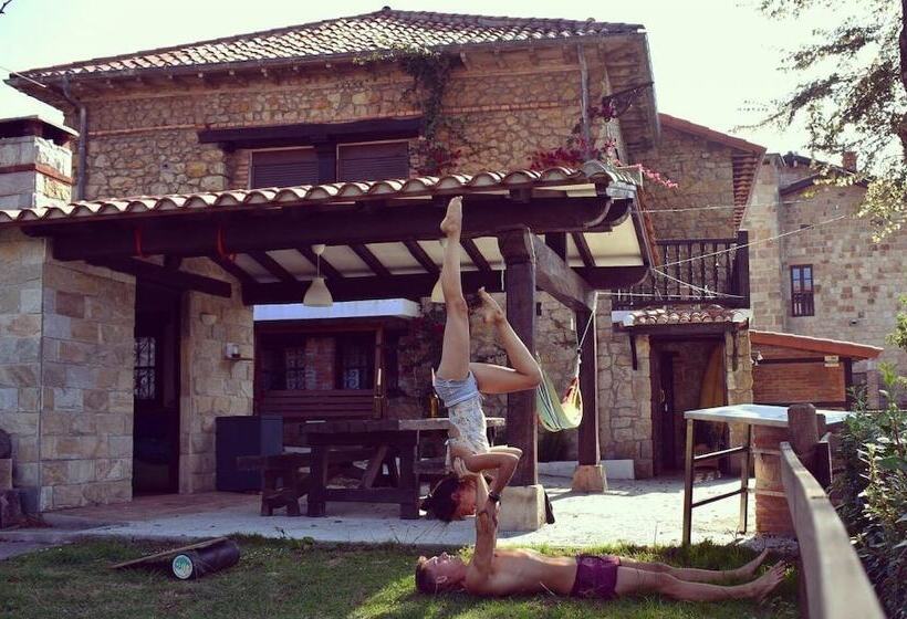 Totora Surf School & House   Hostel